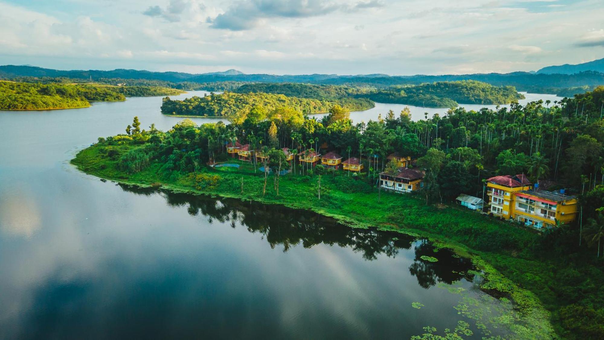 וואיאנאד Karapuzha Village Resort מראה חיצוני תמונה